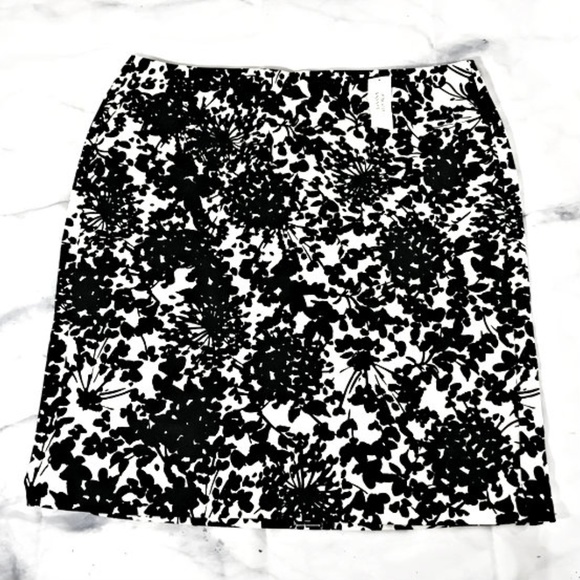 Banana Republic Dresses & Skirts - Banana Republic Black & White Floral Pencil Skirt